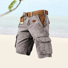 Cargo-Shorts für Herren am Strand, beige, mit mehreren Taschen, ideal für Outdoor-Aktivitäten. Bequeme Sommermode, lässiger Stil.