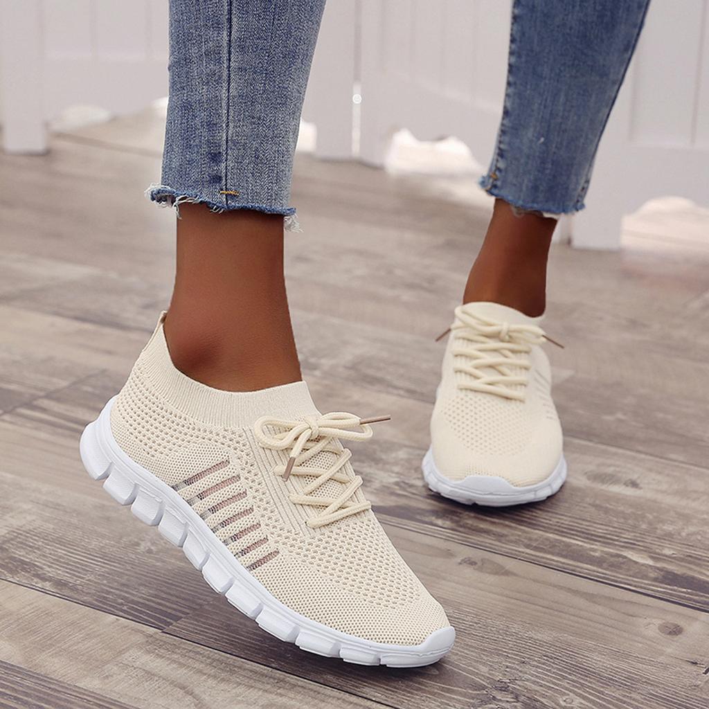 Damen Sneaker in Beige, atmungsaktiv und bequem, ideal für Freizeit und Sport. Modischer Strickstoff, rutschfeste Sohle, trendige Schuhe.