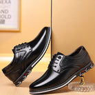 Elegante schwarze Herrenschuhe aus Leder mit rutschfester Sohle, ideal für Business und Freizeit. Hochwertige Verarbeitung, modisches Design.