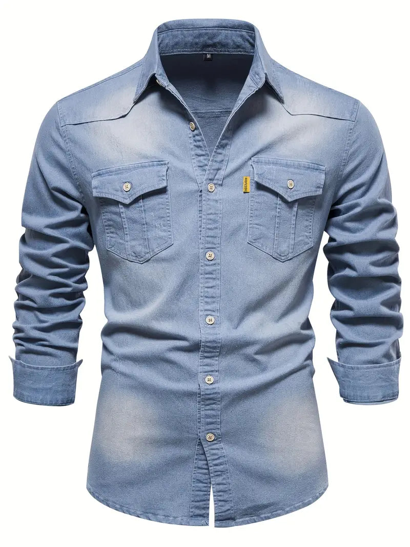 Herren-Jeanshemd in Hellblau, langärmelig, mit Knopfleiste und Brusttaschen. Perfekt für Casual- und Freizeit-Looks. Hochwertige Denim-Qualität.