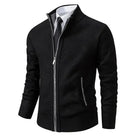Schwarze Herren-Strickjacke mit Reißverschluss, elegantes Design, ideal für Business-Outfits.