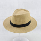 Beiger Fedora-Hut aus Stroh mit schwarzem Band, stilvoller Sommerhut für Herren und Damen.