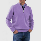 Lila Herrenpullover mit Reißverschluss, elegantes Design, ideal für Herbstmode. Hochwertiger Strick, perfekt für stilvolle Freizeitoutfits.