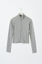 Graues Damen-Trainingsjacke mit Reißverschluss, langärmelig, aus atmungsaktivem Material. Perfekt für Sport und Freizeit.