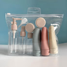 Reiseset mit nachfüllbaren Flaschen, transparent, Kunststoff, ideal für Flugreisen.