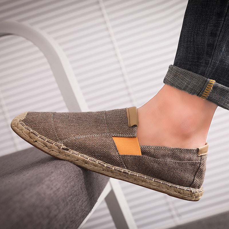 Bequeme, stilvolle Espadrilles aus Leinen für Herren, ideal für Sommermode. Perfekt kombinierbar mit Jeans und lässiger Freizeitkleidung.