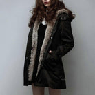 Damen Wintermantel mit Kunstfellkragen, schwarz, warm und stilvoll. Perfekt für kalte Tage. Hochwertige Materialien, modisches Design.