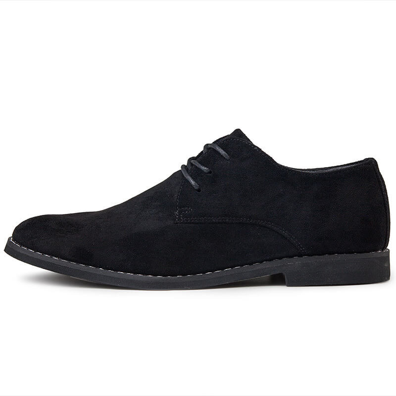 Schwarzer Herren-Wildleder-Derby-Schuh, elegant, klassisch, seitliche Ansicht.