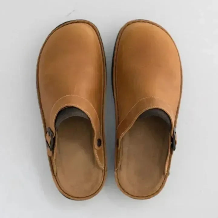 Braune Ledersandalen mit Schnalle, bequem und stilvoll. Perfekt für den Sommer. Hochwertige Materialien, ideal für Freizeit und Alltag.