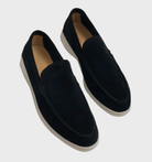 Elegante schwarze Wildleder-Loafer für Herren, ideal für Business und Freizeit. Bequeme Passform, rutschfeste Sohle, zeitloses Design.
