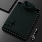 Schwarzer Rollkragenpullover aus Kaschmir in Geschenkbox, luxuriös und elegant. Perfekt für stilvolle Herrenmode. Hochwertige Winterbekleidung.