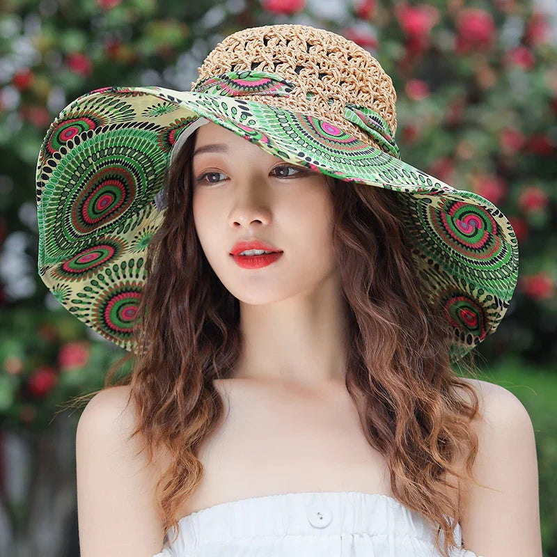 Faltbarer Sommer-Strohhut für Damen, modisch, UV-Schutz, ideal für Strand und Meer, mit buntem Muster, perfekter Sonnenschutz.