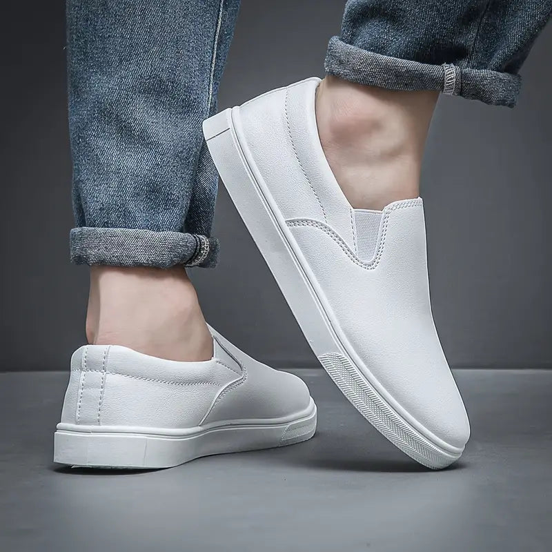 Weiße Slip-On-Sneaker aus Leder, Unisex, lässig, bequem, modisch, Jeans, Streetwear.