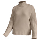 Beiger Strickpullover mit Rollkragen, Damenmode, weiches Material, lässiger Stil, ideal für Herbst und Winter, modischer Strick-Look.