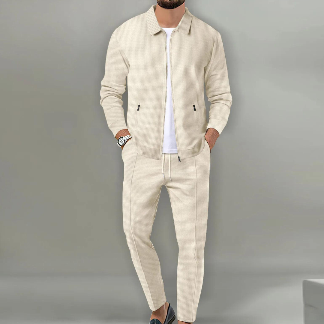 Eleganter Herrenanzug in Beige, bestehend aus Jacke und Hose, ideal für stilvolle Anlässe. Perfekt für modebewusste Männer.