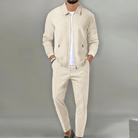 Eleganter Herrenanzug in Beige, bestehend aus Jacke und Hose, ideal für stilvolle Anlässe. Perfekt für modebewusste Männer.