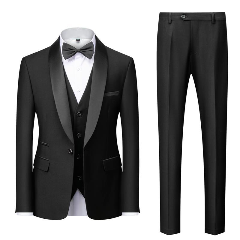 Eleganter schwarzer Anzug mit Weste und Fliege, ideal für formelle Anlässe. Hochwertige Herrenmode, klassischer Smoking-Stil, zeitloses Design.