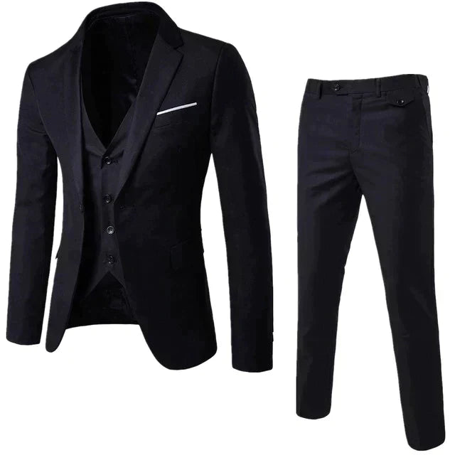 Eleganter schwarzer Anzug für Herren, bestehend aus Sakko, Weste und Hose. Perfekt für formelle Anlässe und Business-Events. Hochwertige Herrenmode.