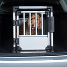 Trixie Transportbox aus Aluminium für Hunde im Auto, sicher und stabil, ideal für Reisen, schützt Haustiere, einfache Montage, hochwertige Materialien.
