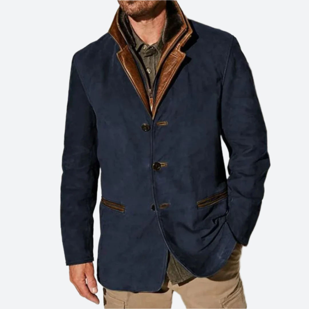 Herrenjacke aus dunkelblauem Wildleder mit braunem Kragen und Knopfleiste. Stilvoll, elegant, ideal für Herbstmode und Freizeitkleidung.