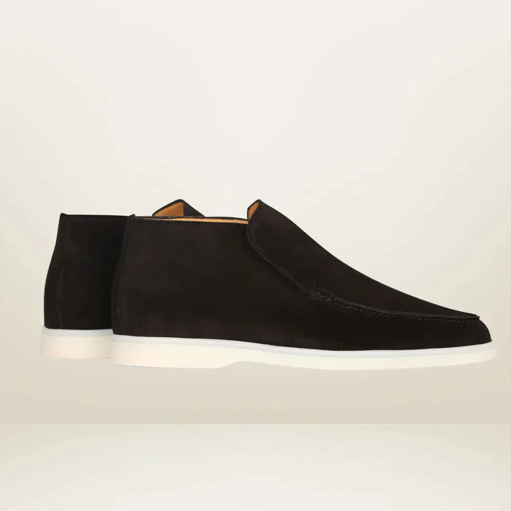 Schwarze Wildlederstiefel mit weißer Sohle, elegantes Design, Herrenmode, bequeme Schuhe.