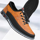 Herren-Ledersneaker in Braun und Schwarz mit rutschfester Sohle, sportlich-elegantem Design und Schnürverschluss. Perfekt für Freizeit und Büro.