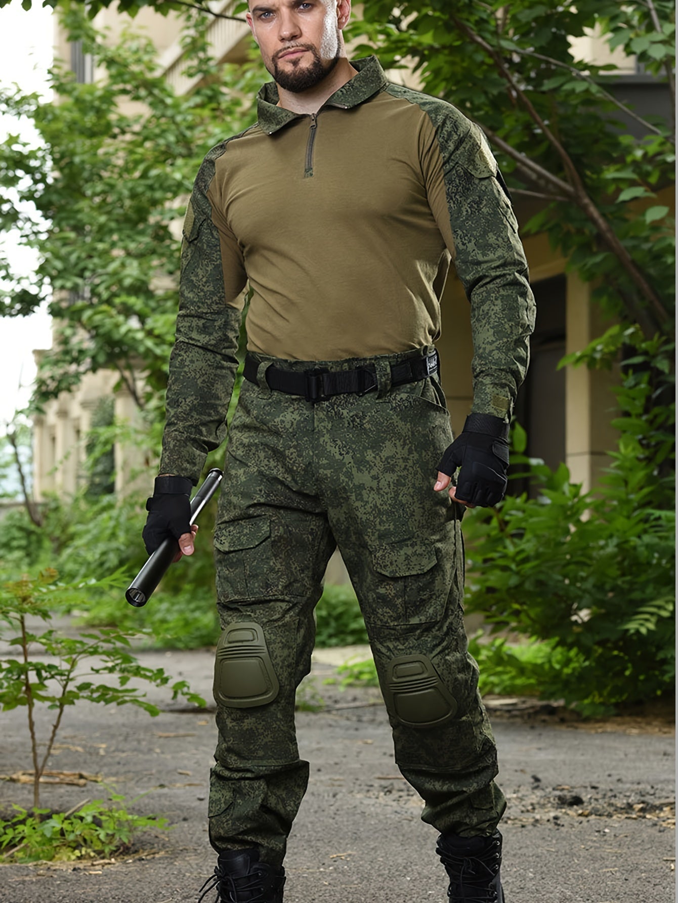 Taktische Outdoor-Hose in Camouflage-Design, ideal für Militär- und Survival-Aktivitäten. Robustes Material, vielseitig einsetzbar, hoher Tragekomfort.