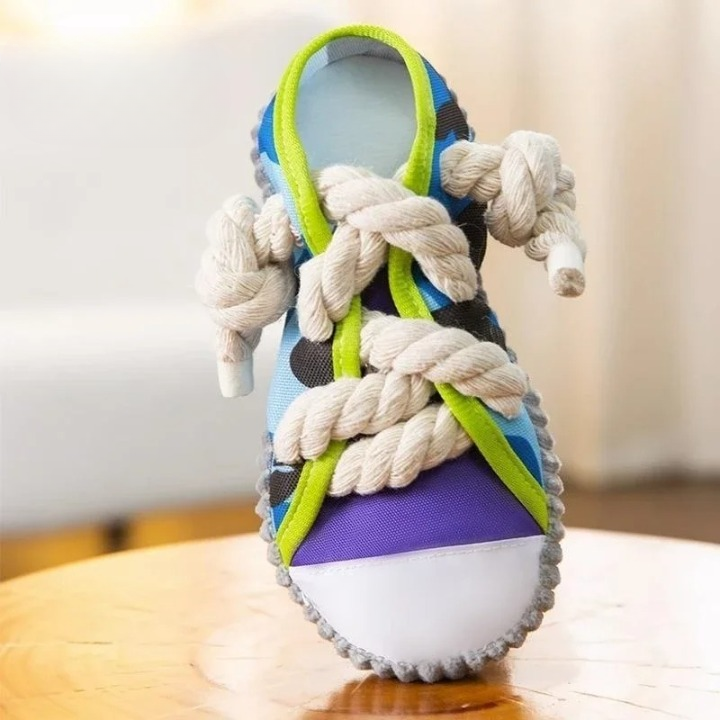 Bunter Hundespielzeug-Sneaker aus Stoff mit Seil, interaktives Kauspielzeug für Hunde.
