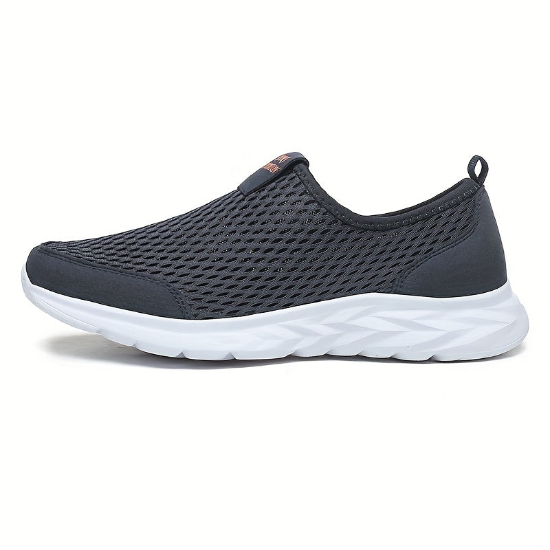 Schwarzer Sneaker mit atmungsaktivem Mesh-Obermaterial und weißer Sohle. Ideal für Sport und Freizeit. Bequeme, leichte Schuhe für Damen und Herren.