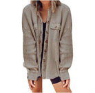 Damen Strickjacke in Beige, lässiger Oversize-Look, ideal für Herbstmode. Perfekt kombinierbar mit Jeans oder Leggings für einen trendigen Stil.