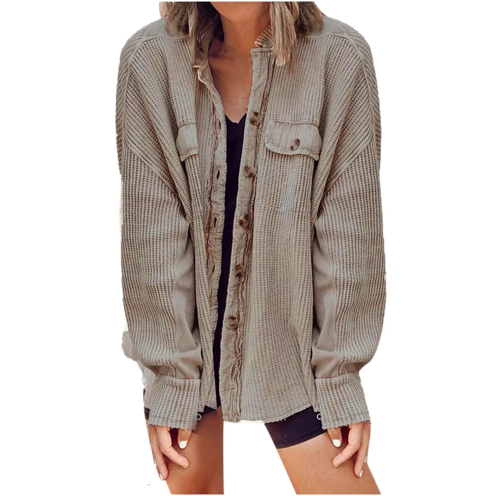 Damen Strickjacke in Beige, lässiger Oversize-Look, ideal für Herbstmode. Perfekt kombinierbar mit Jeans oder Leggings für einen trendigen Stil.