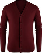 Bordeauxrote Strickjacke für Herren, V-Ausschnitt, Knopfleiste, langärmlig. Perfekt für Herbstmode, elegant und vielseitig kombinierbar.