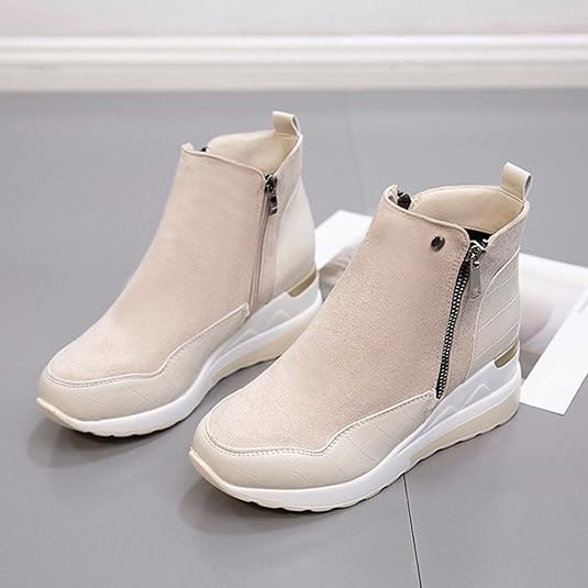 Beige Damen-Sneaker mit Keilabsatz, Reißverschluss und modernem Design. Bequeme Freizeitschuhe, ideal für stilvolle Alltagslooks.