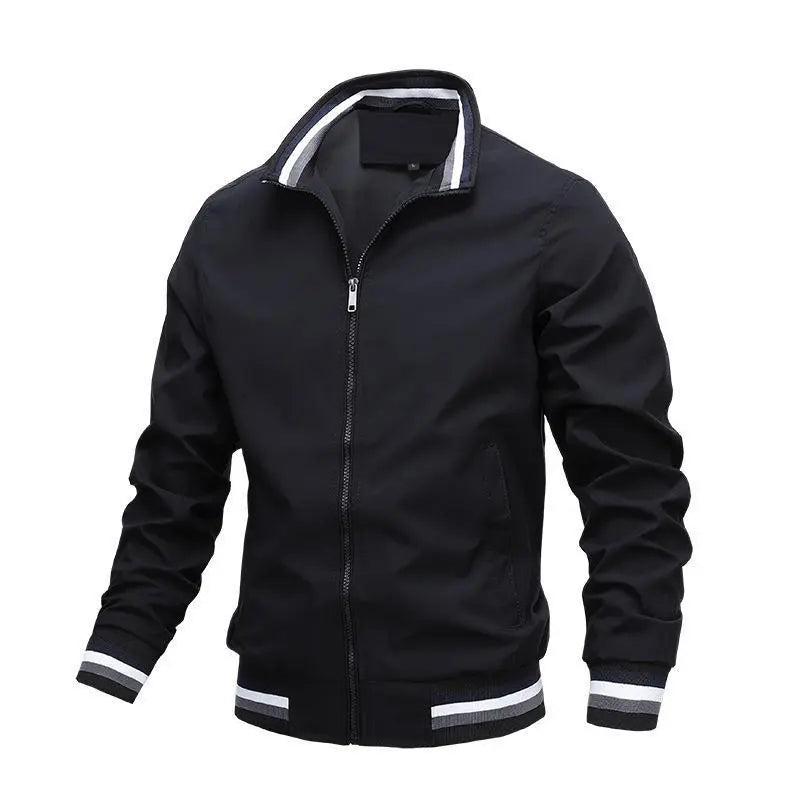 Schwarze Herrenjacke mit Reißverschluss, sportlich-elegantem Design, gestreiften Bündchen und Kragen. Perfekt für Freizeit und Alltag.