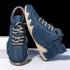 Herren Sneaker in Blau, Leder, sportlich, modisch, mit beiger Sohle und Schnürsenkeln. Perfekt für Freizeit und urbanen Stil.