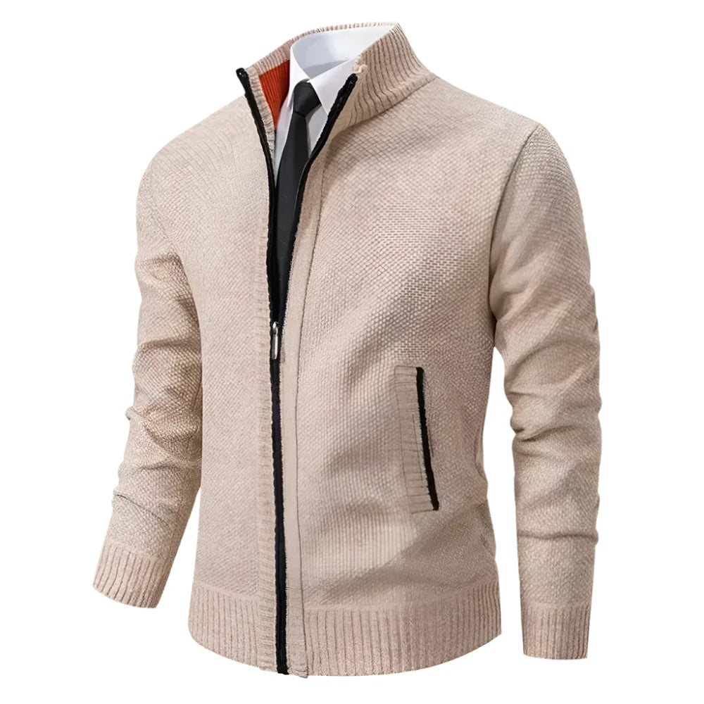 Beige Herren-Strickjacke mit Reißverschluss, elegantes Design, ideal für Herbstmode.