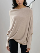 Damenpullover in Beige, lässiger Oversize-Schnitt, weicher Strickstoff, ideal für Herbstmode. Perfekt kombinierbar mit Jeans oder Leggings.