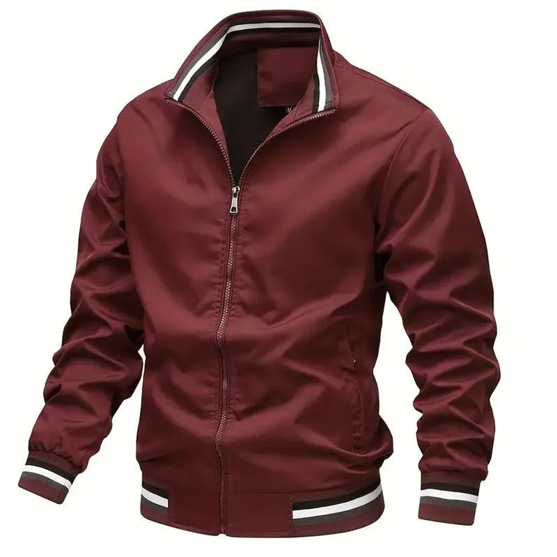 Bordeauxrote Herrenjacke mit Reißverschluss, gestreiftem Kragen und Bündchen. Modische Übergangsjacke, ideal für Herbst und Frühling.