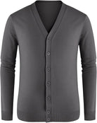 Grauer Herren-Cardigan mit V-Ausschnitt, Knopfleiste und langen Ärmeln. Perfekt für eleganten Freizeitlook. Hochwertige Strickmode.