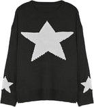 Schwarzer Pullover mit großem weißen Sternmotiv, lässiger Schnitt, weiches Material, ideal für Herbstmode, Damenbekleidung, trendiger Look.