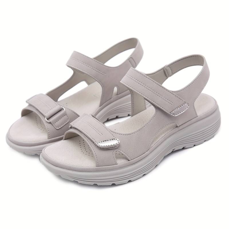Damen Sandalen in Beige mit Klettverschluss, ergonomischer Sohle und modernem Design. Perfekt für Komfort und Stil im Sommer.