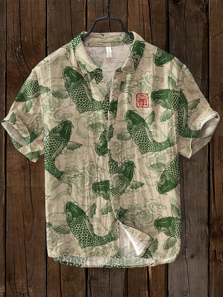 Herrenhemd mit Koi-Muster, grün auf beige, Kurzarm, Baumwolle, lässig, asiatisches Design.