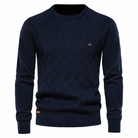 Dunkelblauer Herrenpullover mit Rautenmuster, aus Baumwolle, ideal für Herbstmode. Stilvoller Strickpullover, perfekt für elegante Freizeitlooks.