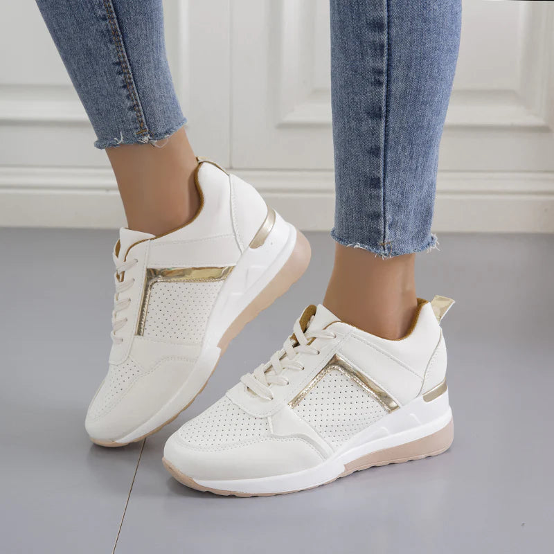 Weiße orthopädische Sneakers für Damen, bequem und stilvoll, ideal für schmerzfreie Füße. Perfekt für Alltag und Freizeit.