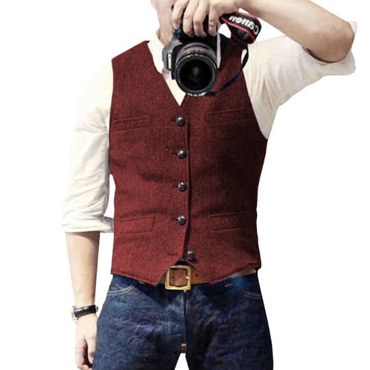 Rote Herrenweste aus Tweed, klassisch und stilvoll, ideal für formelle Anlässe. Perfekt kombinierbar mit Hemd und Jeans für einen eleganten Look.