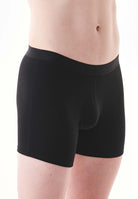 Schwarze Herren-Boxershorts aus Baumwolle, nahtloses Design, bequem und atmungsaktiv, ideal für den täglichen Gebrauch und Sport.