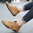 Herren-Luxus-Sneaker aus Leder, braun, mit kontrastierenden schwarzen Sohlen. Stilvolle Designer-Schuhe, ideal für Freizeit und Mode.