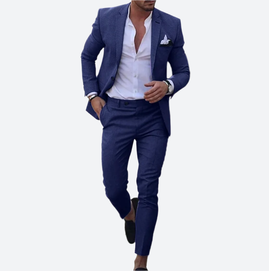 Eleganter Mann im blauen Anzug, weißem Hemd und Einstecktuch. Stilvolle Herrenmode, Business-Look, modische Kleidung für den modernen Gentleman.