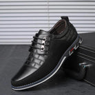 Elegante schwarze Herrenschuhe aus Leder mit modernem Design, rutschfester Sohle und stilvollen Nähten. Perfekt für Business und Freizeit.