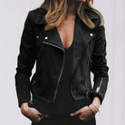 Schwarze Bikerjacke mit schrägem Reißverschluss, tailliert, modisch, Damenmode, Herbst, vielseitig, elegant, hochwertig, Streetwear.